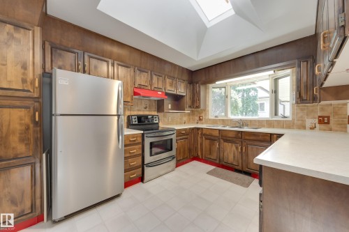 12307 54 Street, Edmonton, AB - Indoor Photo Showing Kitchen