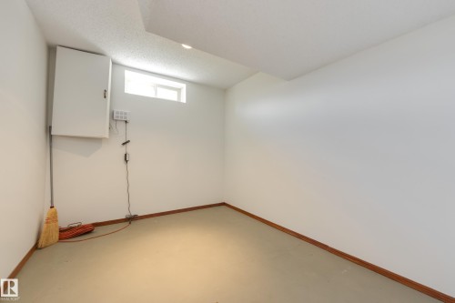 12307 54 Street, Edmonton, AB - Indoor