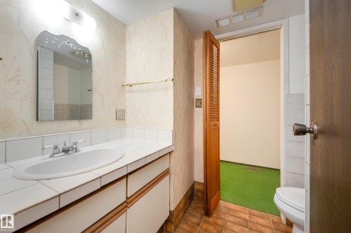 12307 54 Street, Edmonton, AB - Indoor Photo Showing Bathroom