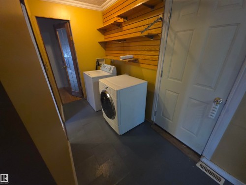 4506 48 Avenue, Thorsby, AB - Indoor Photo Showing Laundry Room