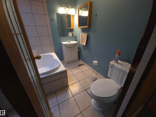 4506 48 Avenue, Thorsby, AB - Indoor Photo Showing Bathroom