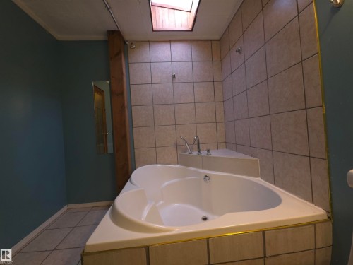 4506 48 Avenue, Thorsby, AB - Indoor Photo Showing Bathroom