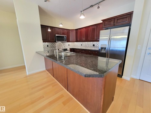 442 160 Magrath Road, Edmonton, AB - Indoor Photo Showing Kitchen