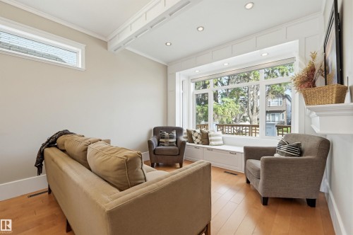 10813 74 Avenue, Edmonton, AB - Indoor