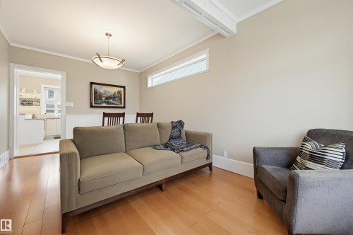 10813 74 Avenue, Edmonton, AB - Indoor Photo Showing Living Room
