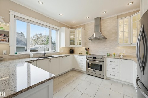 10813 74 Avenue, Edmonton, AB - Indoor Photo Showing Kitchen With Upgraded Kitchen