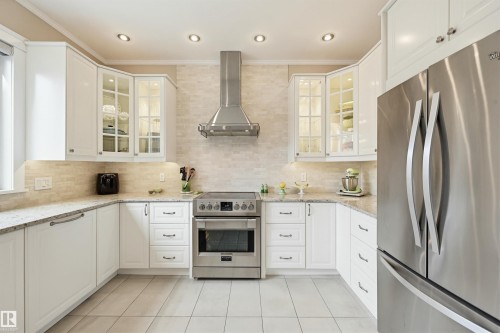 10813 74 Avenue, Edmonton, AB - Indoor Photo Showing Kitchen With Upgraded Kitchen