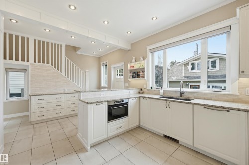 10813 74 Avenue, Edmonton, AB - Indoor Photo Showing Kitchen