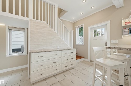 10813 74 Avenue, Edmonton, AB - Indoor