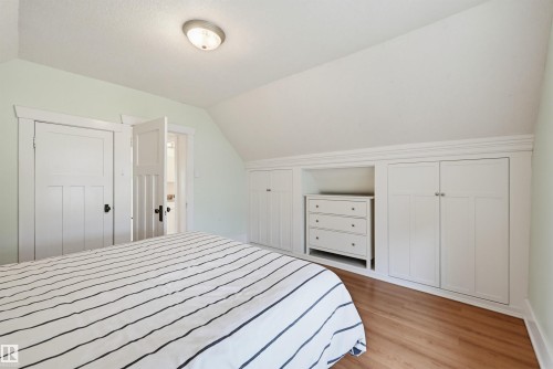 10813 74 Avenue, Edmonton, AB - Indoor Photo Showing Bedroom