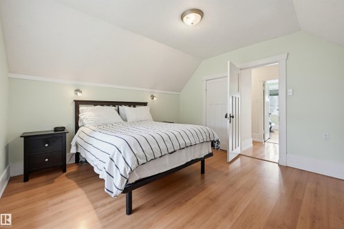 10813 74 Avenue, Edmonton, AB - Indoor Photo Showing Bedroom