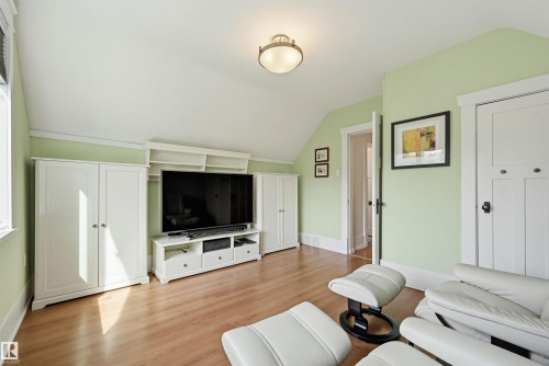 10813 74 Avenue, Edmonton, AB - Indoor Photo Showing Living Room