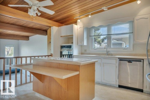8808 41 Avenue, Edmonton, AB - Indoor