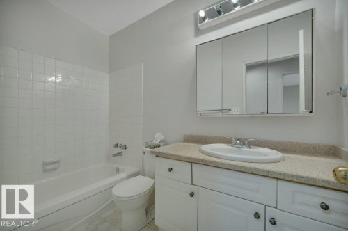 8808 41 Avenue, Edmonton, AB - Indoor Photo Showing Bathroom