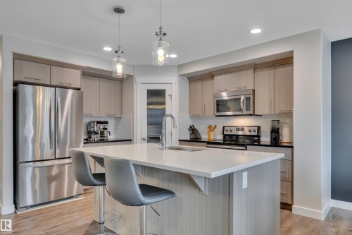 194 Sturtz Bend, Leduc, AB - Indoor Photo Showing Kitchen With Upgraded Kitchen