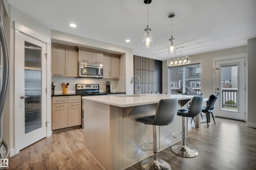 194 Sturtz Bend, Leduc, AB - Indoor Photo Showing Kitchen With Upgraded Kitchen