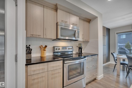 194 Sturtz Bend, Leduc, AB - Indoor Photo Showing Kitchen With Upgraded Kitchen