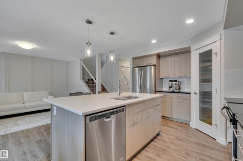 194 Sturtz Bend, Leduc, AB - Indoor Photo Showing Kitchen With Double Sink With Upgraded Kitchen