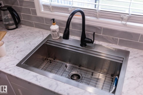 Stainless steel undermount sink with a matte black gooseneck faucet - 25 1904 Mill Woods Road Road, Edmonton, AB - Indoor