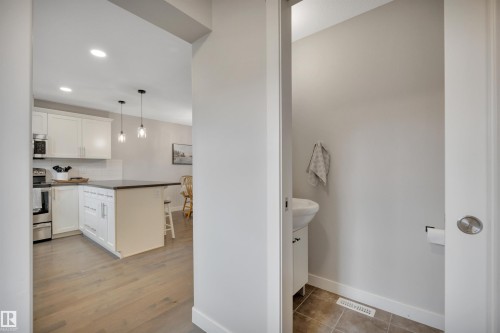 258 Robinson Drive, Leduc, AB - Indoor Photo Showing Kitchen