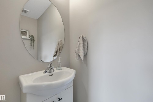 258 Robinson Drive, Leduc, AB - Indoor Photo Showing Bathroom