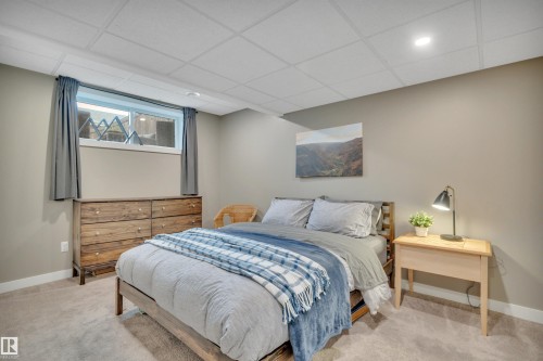 258 Robinson Drive, Leduc, AB - Indoor Photo Showing Bedroom