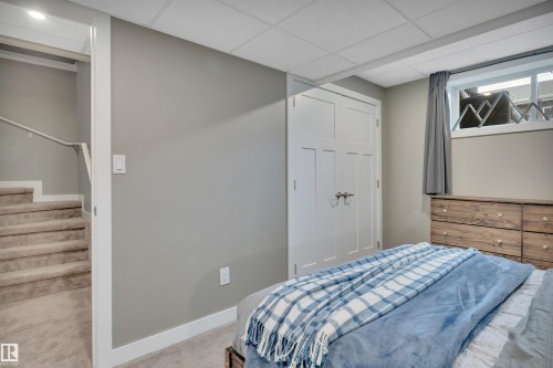 258 Robinson Drive, Leduc, AB - Indoor Photo Showing Bedroom