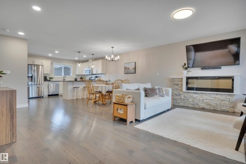 258 Robinson Drive, Leduc, AB - Indoor Photo Showing Other Room