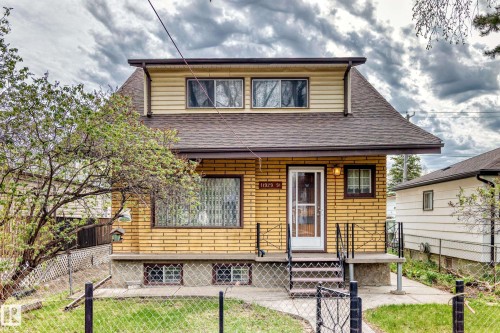 Two-story home featuring a brick-finish facade on the main level and horizontal siding on the upper level - 11929 91 Street, Edmonton, AB 