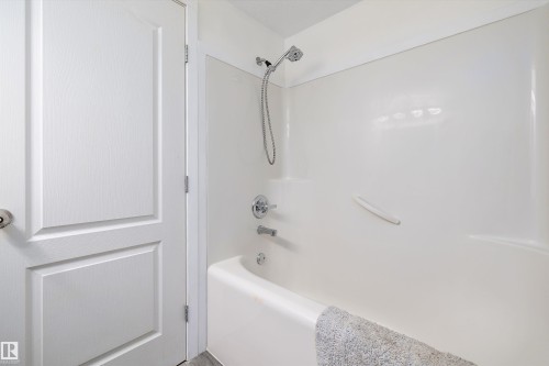 Full 4 piece bathroom - ensuite - 415 12550 140 Avenue, Edmonton, AB - Indoor Photo Showing Bathroom