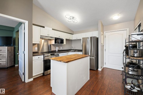 Kitchen with newer appliances and kitchen island - 415 12550 140 Avenue, Edmonton, AB - Indoor Photo Showing Kitchen