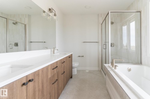 7135 May Crescent, Edmonton, AB - Indoor Photo Showing Bathroom
