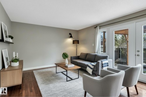 171 Royal Road, Edmonton, AB - Indoor Photo Showing Living Room