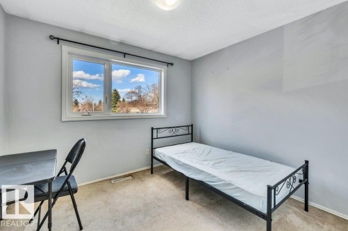 171 Royal Road, Edmonton, AB - Indoor Photo Showing Bedroom