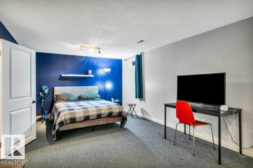 171 Royal Road, Edmonton, AB - Indoor Photo Showing Bedroom