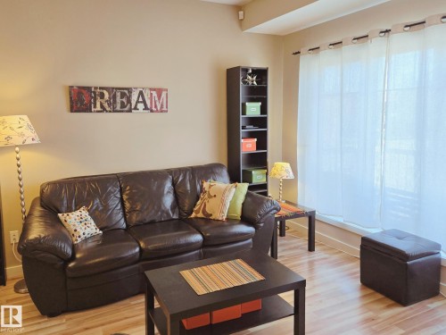 3 11811 106 Street, Edmonton, AB - Indoor Photo Showing Living Room
