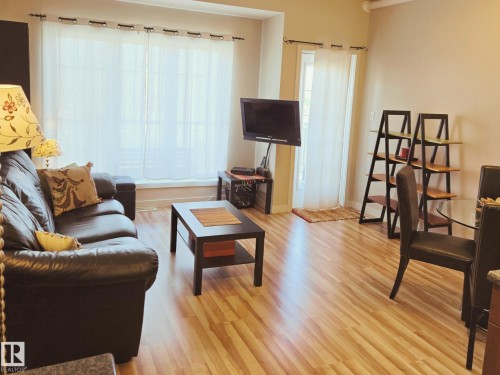 3 11811 106 Street, Edmonton, AB - Indoor Photo Showing Living Room