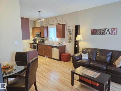 3 11811 106 Street, Edmonton, AB - Indoor