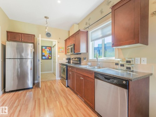 3 11811 106 Street, Edmonton, AB - Indoor Photo Showing Kitchen With Stainless Steel Kitchen With Double Sink