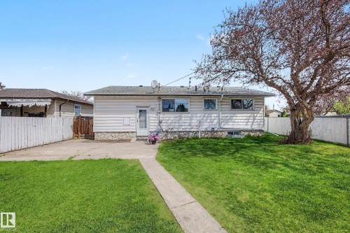 Single-story property with white siding and stone veneer foundation - 16715 79A Avenue, Edmonton, AB - Outdoor