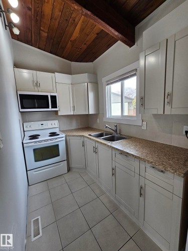26 Northwoods Village, Edmonton, AB - Indoor Photo Showing Kitchen With Double Sink