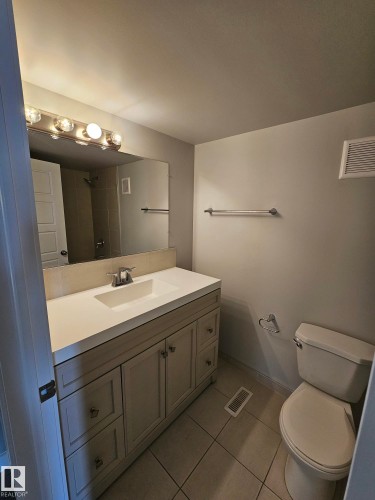 26 Northwoods Village, Edmonton, AB - Indoor Photo Showing Bathroom