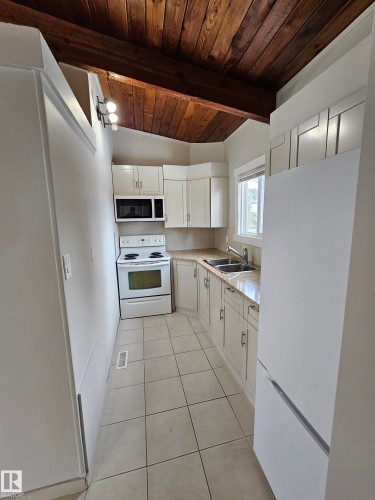 26 Northwoods Village, Edmonton, AB - Indoor Photo Showing Kitchen With Double Sink
