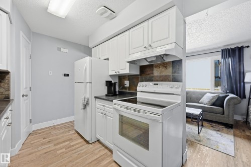 9 8020 141 Avenue, Edmonton, AB - Indoor Photo Showing Kitchen