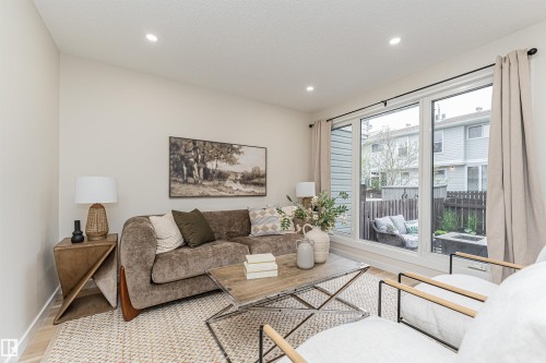 3105 109 Street, Edmonton, AB - Indoor Photo Showing Living Room