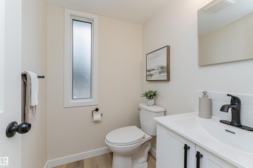 3105 109 Street, Edmonton, AB - Indoor Photo Showing Bathroom