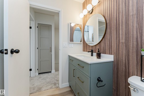 3105 109 Street, Edmonton, AB - Indoor Photo Showing Bathroom
