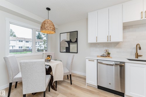 3105 109 Street, Edmonton, AB - Indoor