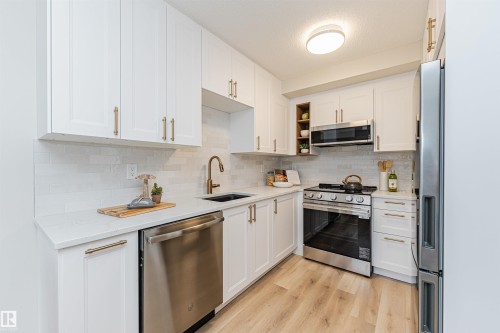3105 109 Street, Edmonton, AB - Indoor Photo Showing Kitchen With Stainless Steel Kitchen With Upgraded Kitchen