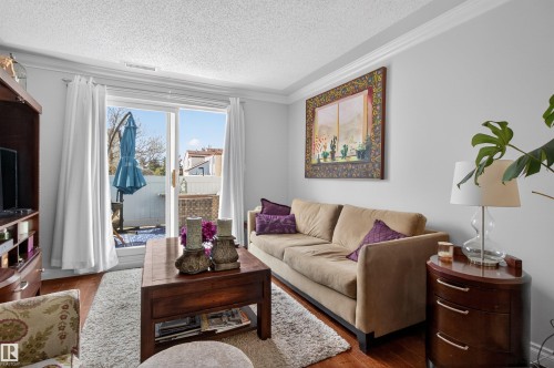 53 Lancaster Terrace, Edmonton, AB - Indoor Photo Showing Living Room